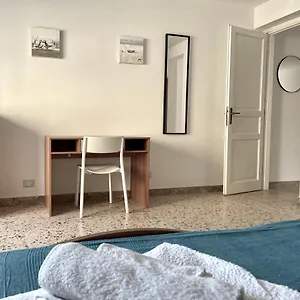 Lorenzo's House Centre - Comfortable Large With 2 Bedrooms And 2 Baths, Close To Trains, Metro And Bus Station Appartamento Aeroporto di Catania Fontana Rossa